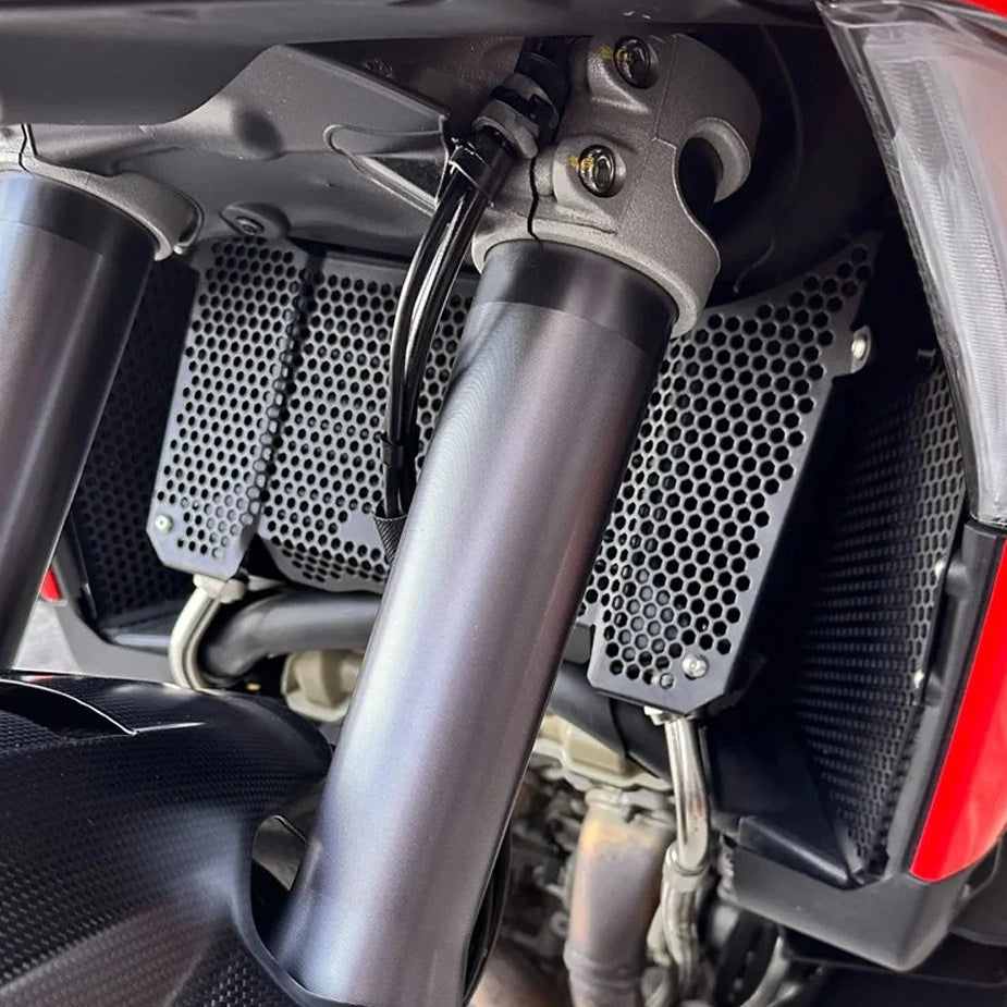 Black plastic radiator cover Ducati 3